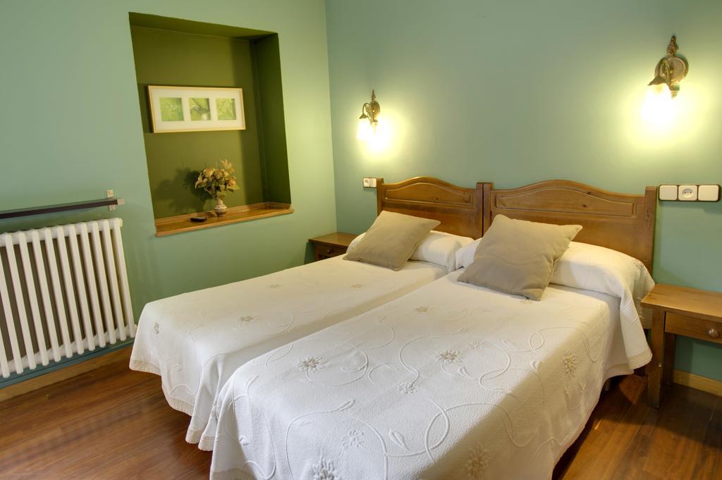 Hotel Avenida Benasque Pokoj fotografie