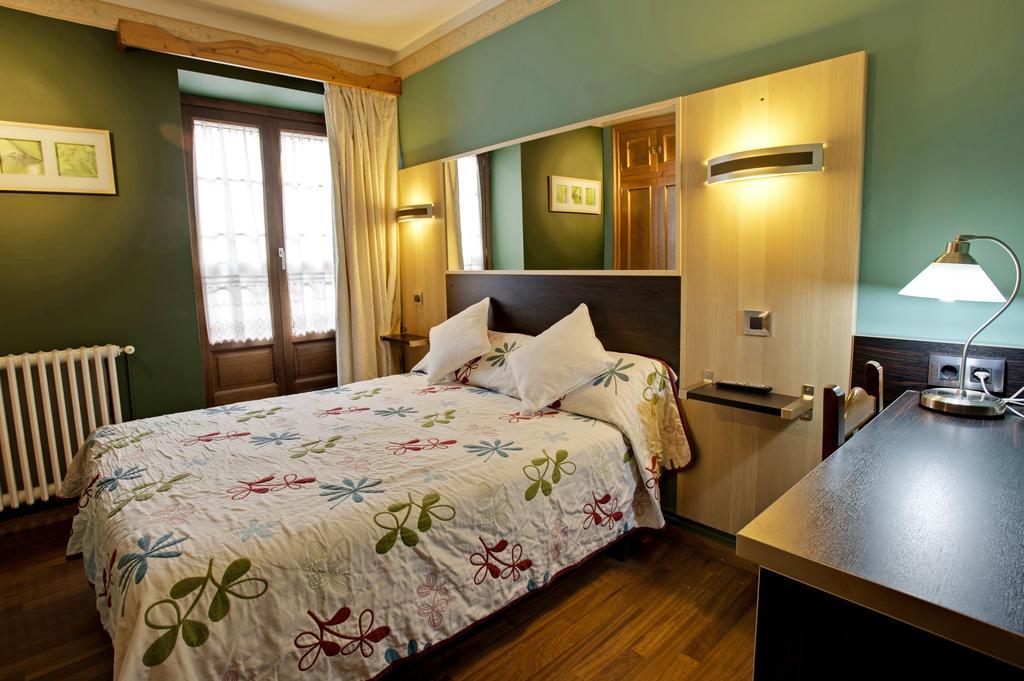 Hotel Avenida Benasque Pokoj fotografie